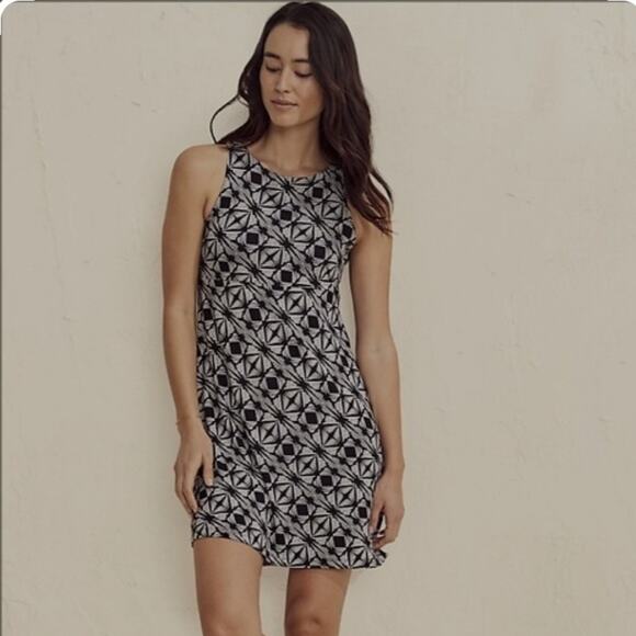 Athleta Santorini High Neck Printed Dress Size M Athleisure Camping Outdoors - Picture 1 of 7